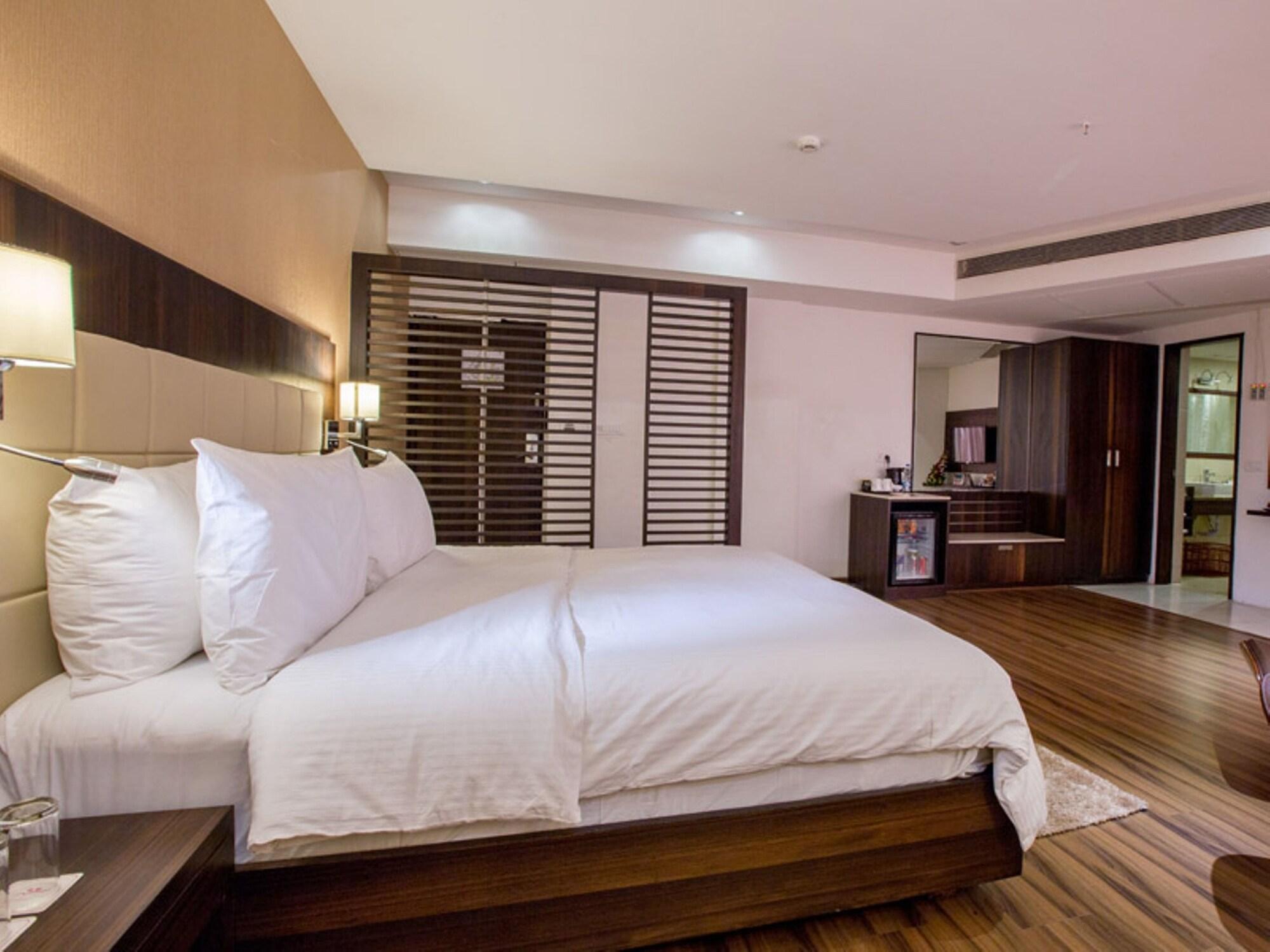 Regenta Central Harimangala Bharuch Екстер'єр фото